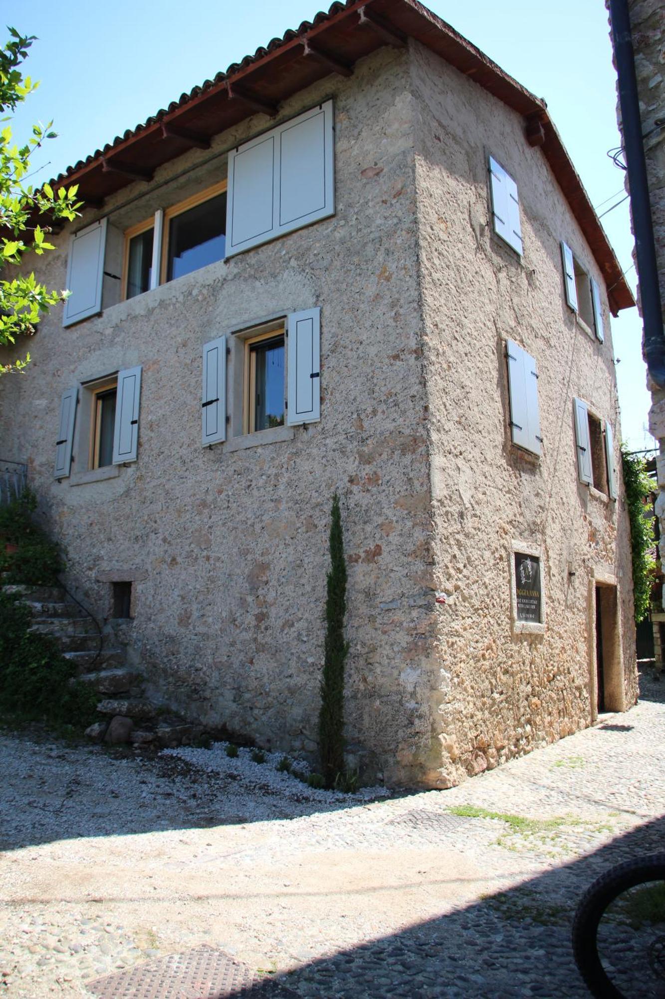 Loggia Anna - *